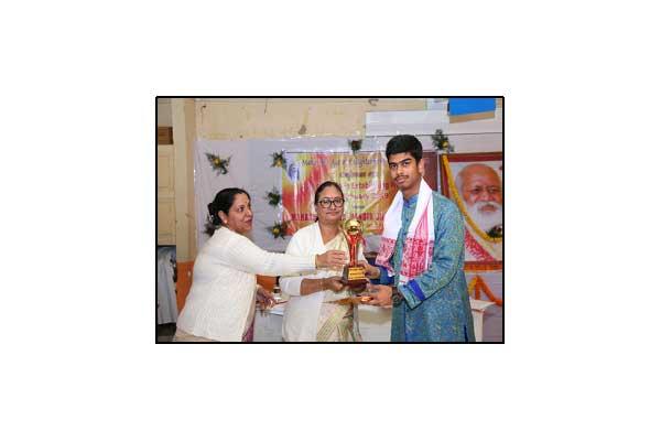 Best Student Award to Subhankar Goswami (Sr Category)   
